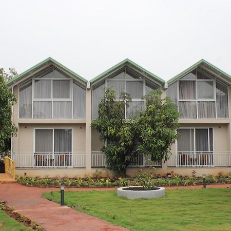 Mango Leaf Lake Resort Malkhed Bagian luar foto